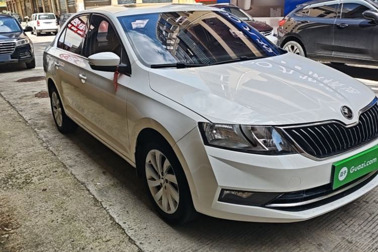Used Skoda Rapid 2018 1.6L Automatic Comfort Edition Front Right 45 Deg