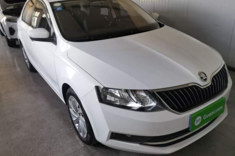 Used Skoda Rapid 2018 1.6L Automatic Comfort Edition Front Right 45 Deg