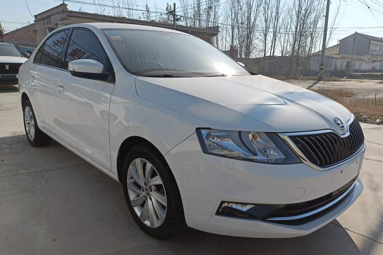 Used Skoda Rapid 2018 1.6L Automatic Comfort Edition Front Right 45 Deg