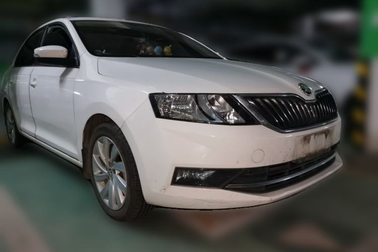 Used Skoda Rapid 2018 1.6L Automatic Comfort Edition Front Right 45 Deg