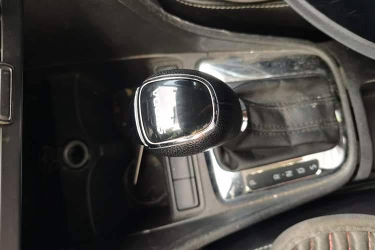 Used Skoda Rapid 2018 1.6L Automatic Comfort Edition Gear Lever