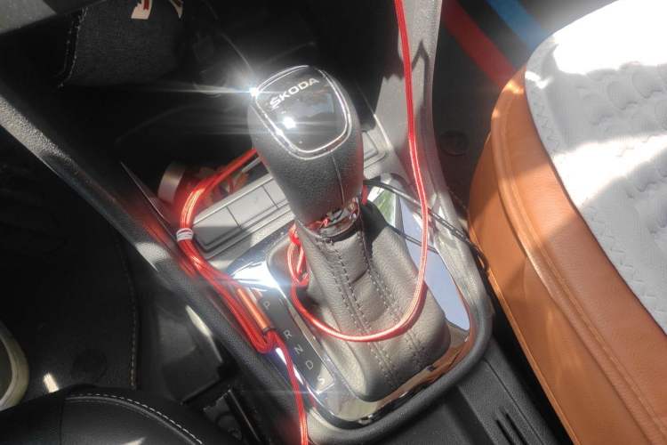 Used Skoda Rapid 2018 1.6L Automatic Comfort Edition Gear Lever