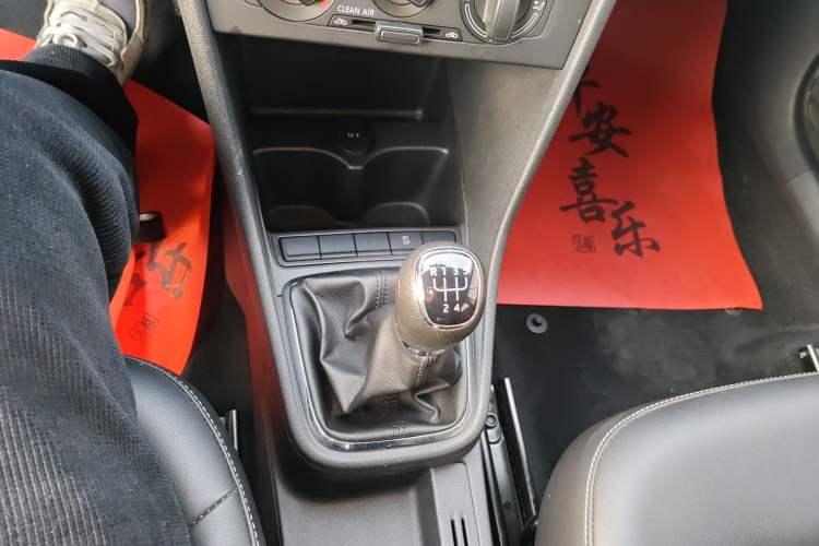 Used Skoda Rapid 2018 1.6L Manual Comfort Edition Gear Lever