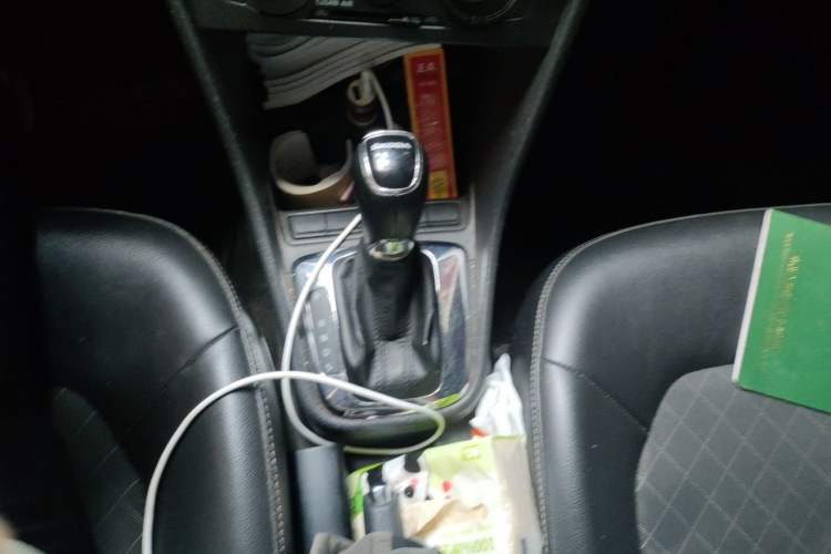 Used Skoda Rapid 2018 1.6L Automatic Comfort Edition Gear Lever