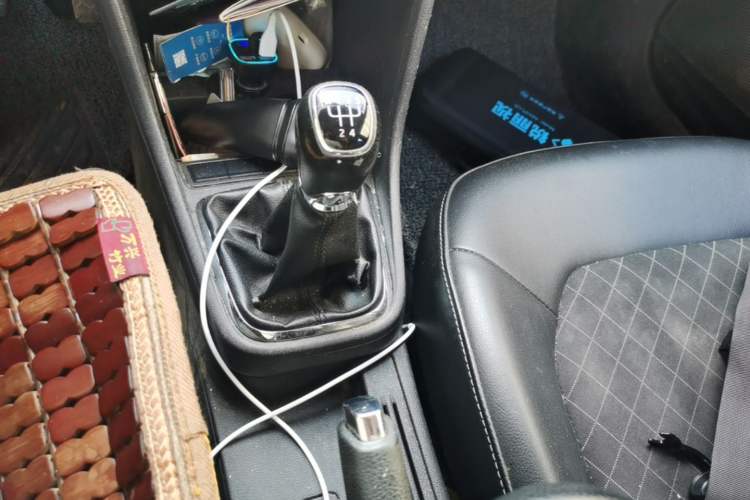 Used Skoda Rapid 2018 1.6L Manual Comfort Edition Gear Lever