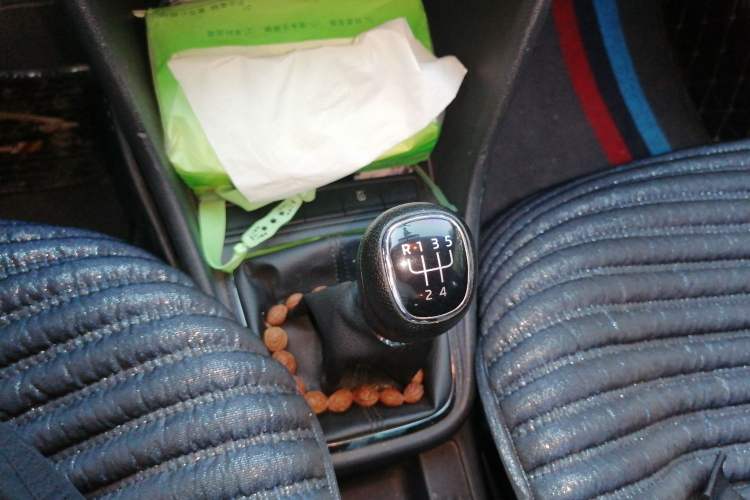 Used Skoda Rapid 2018 1.6L Manual Comfort Edition Gear Lever