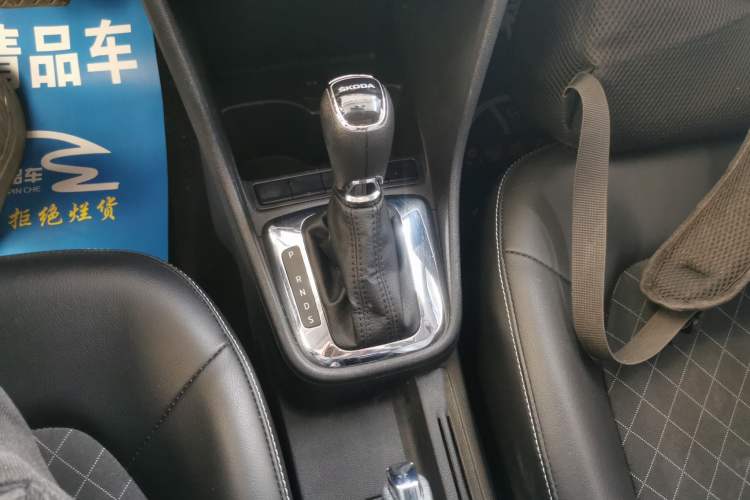 Used Skoda Rapid 2018 1.6L Automatic Comfort Edition Gear Lever