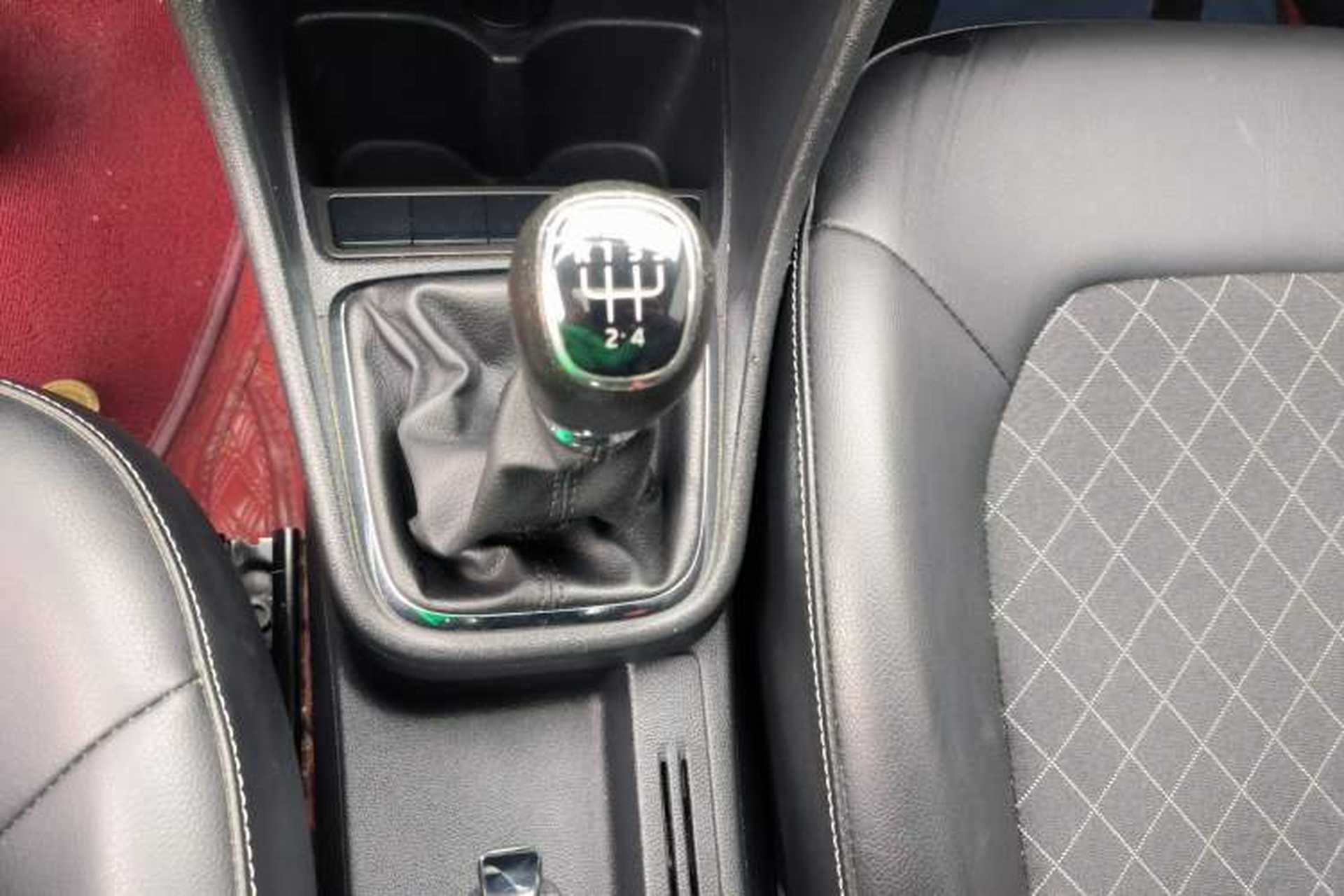 Used Skoda Rapid 2018 1.6L Manual Comfort Edition Gear Lever