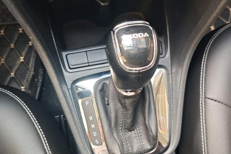 Used Skoda Rapid 2018 1.6L Automatic Comfort Edition Gear Lever