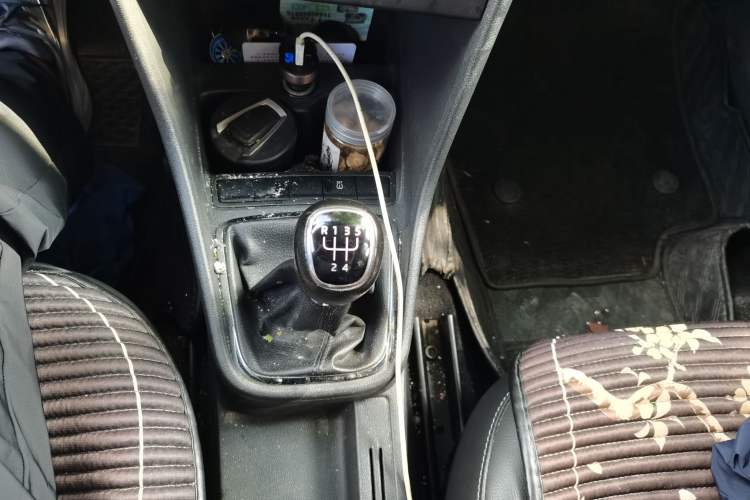 Used Skoda Rapid 2018 1.6L Manual Comfort Edition Gear Lever