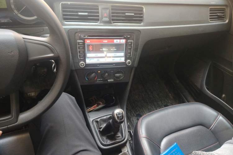 Used Skoda Rapid 2018 1.4L Manual Standard Edition Gear Lever