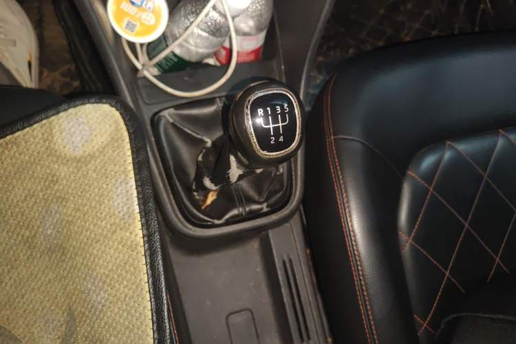 Used Skoda Rapid 2018 1.6L Manual Standard Edition Gear Lever