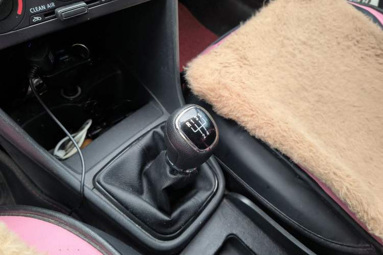Used Skoda Rapid 2018 1.4L Manual Standard Edition Gear Lever