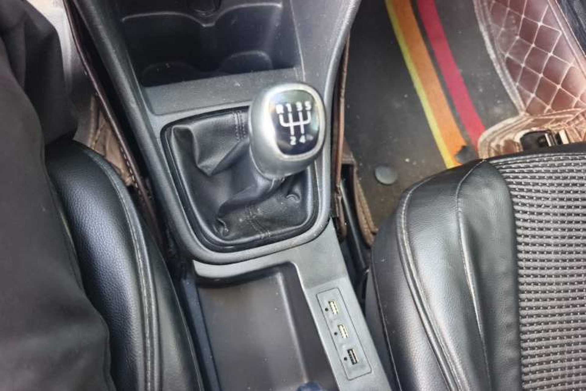Used Skoda Rapid 2018 1.4L Manual Standard Edition Gear Lever