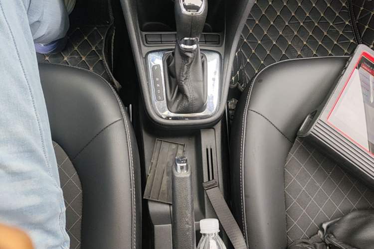Used Skoda Rapid 2018 1.6L Automatic Comfort Edition Gear Lever