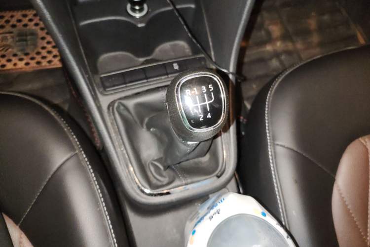 Used Skoda Rapid 2018 1.6L Manual Comfort Edition Gear Lever