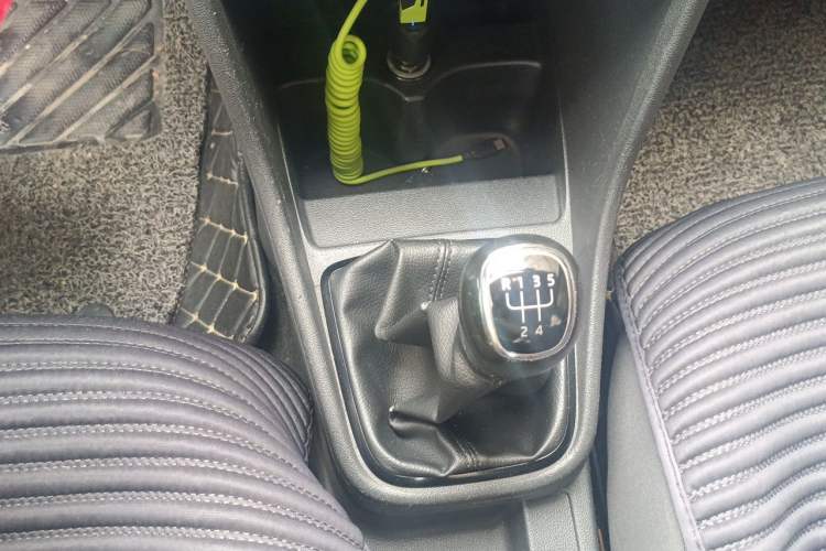 Used Skoda Rapid 2018 1.6L Manual Standard Edition Gear Lever