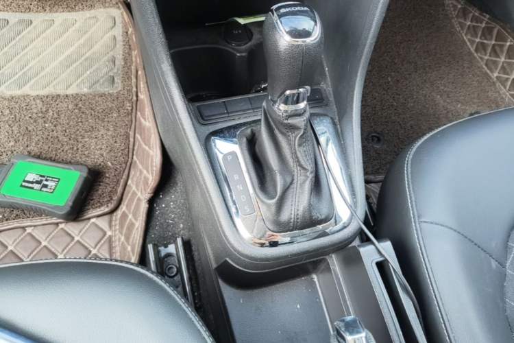 Used Skoda Rapid 2018 1.6L Automatic Comfort Edition Gear Lever
