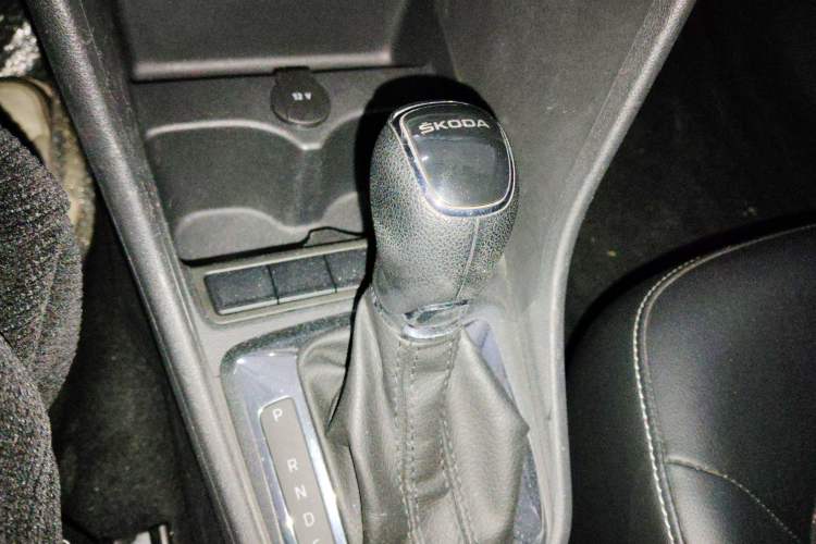 Used Skoda Rapid 2018 1.6L Automatic Comfort Edition Gear Lever