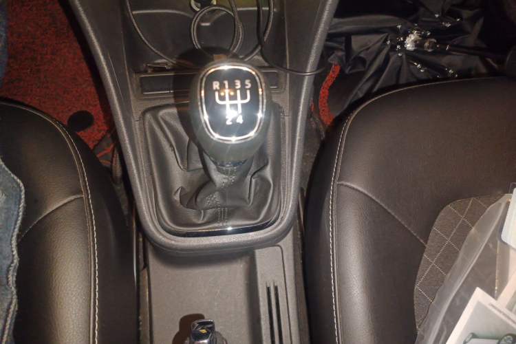 Used Skoda Rapid 2018 1.6L Manual Comfort Edition Gear Lever