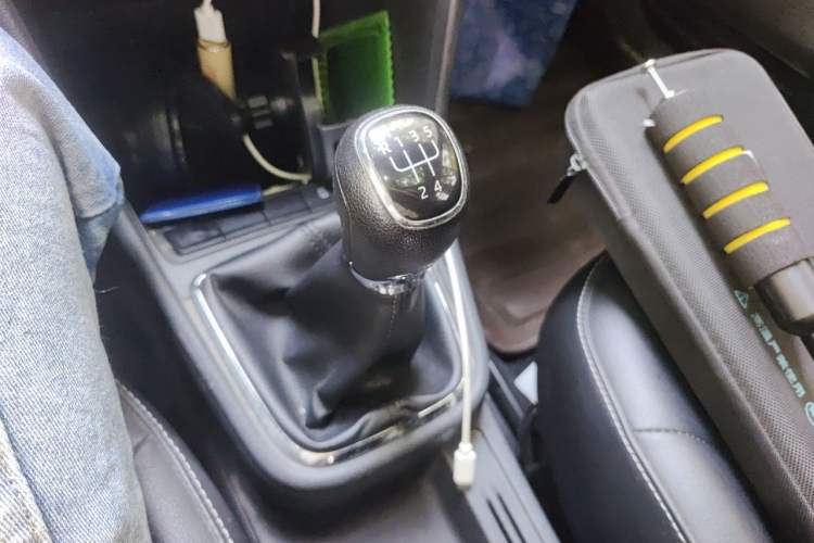 Used Skoda Rapid 2018 1.6L Manual Comfort Edition Gear Lever
