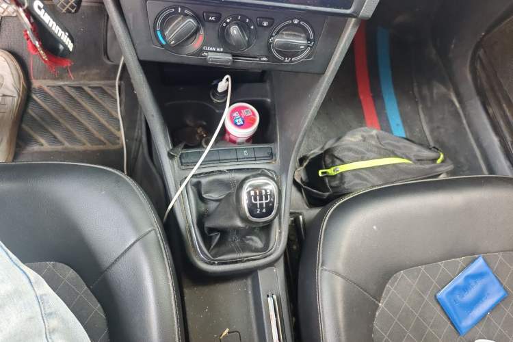 Used Skoda Rapid 2018 1.6L Manual Comfort Edition Gear Lever
