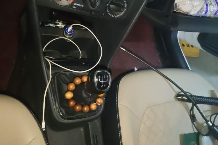 Used Skoda Rapid 2018 1.6L Manual Comfort Edition Gear Lever