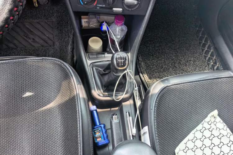 Used Skoda Rapid 2018 1.6L Manual Comfort Edition Gear Lever
