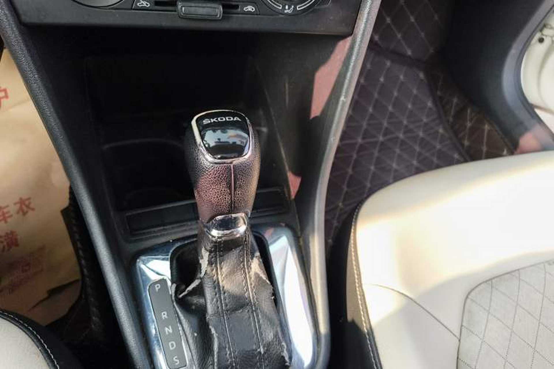 Used Skoda Rapid 2018 1.6L Automatic Comfort Edition Gear Lever