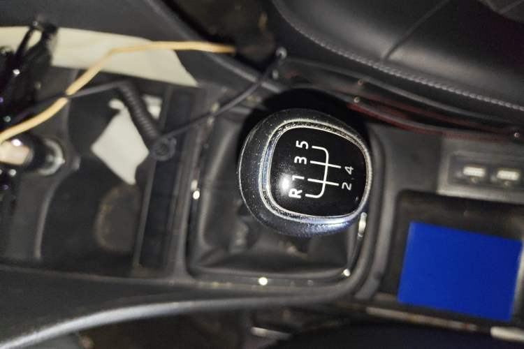 Used Skoda Rapid 2018 1.6L Manual Comfort Edition Gear Lever