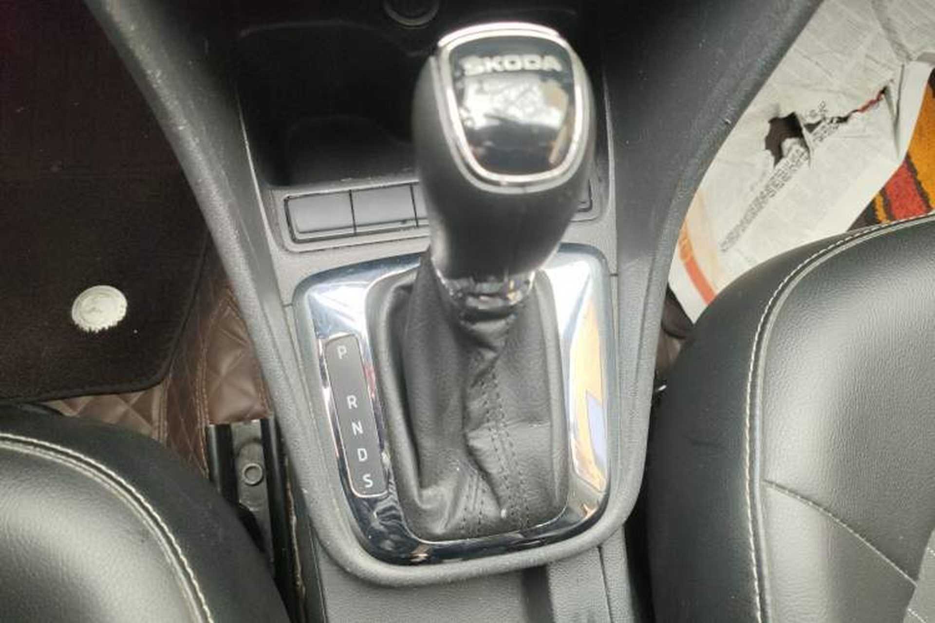 Used Skoda Rapid 2018 1.6L Automatic Comfort Edition Gear Lever