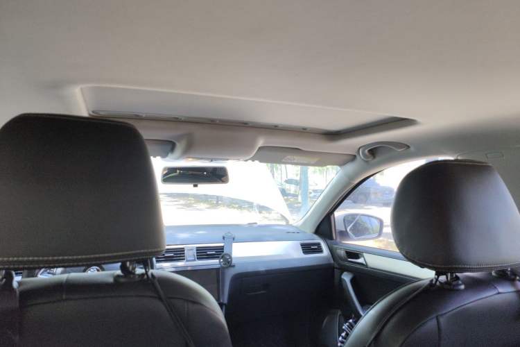 Used Skoda Rapid 2018 1.6L Automatic Comfort Edition Headliner