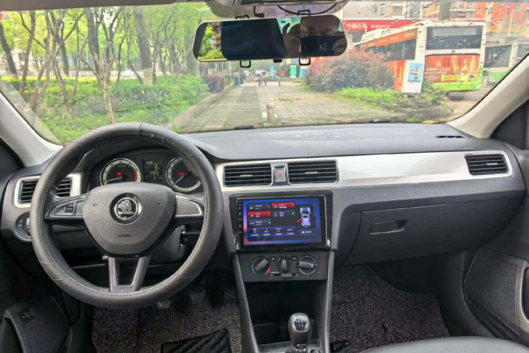 Used Skoda Rapid 2018 1.6L Manual Comfort Edition Interior 1