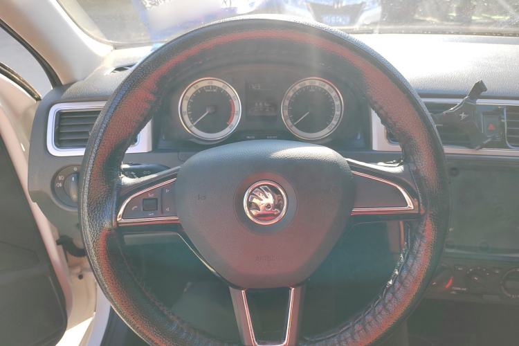 Used Skoda Rapid 2018 1.6L Manual Comfort Edition Interior 1