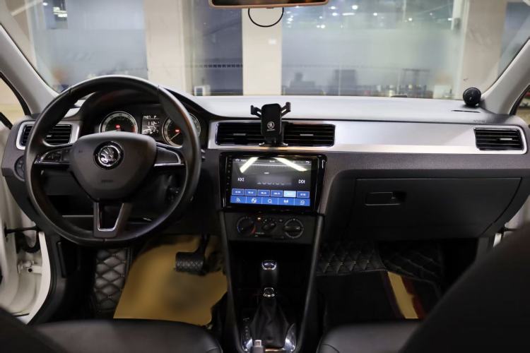 Used Skoda Rapid 2018 1.6L Automatic Comfort Edition Interior 1