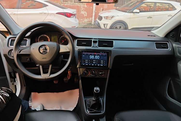 Used Skoda Rapid 2018 1.6L Manual Standard Edition Interior 2