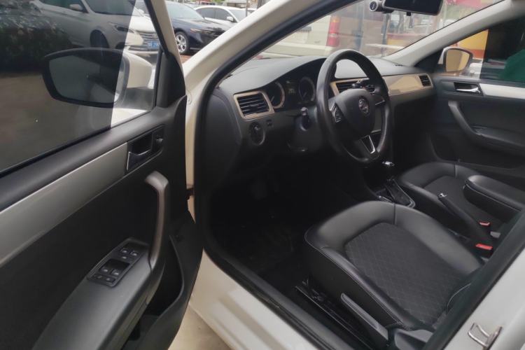 Used Skoda Rapid 2018 1.6L Automatic Comfort Edition Interior 2