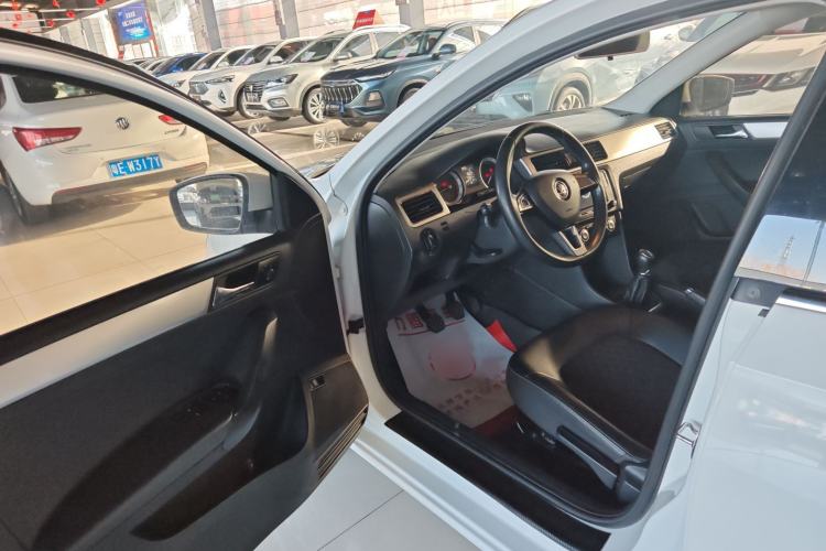 Used Skoda Rapid 2018 1.6L Manual Comfort Edition Interior 2