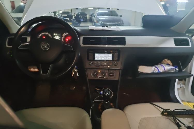 Used Skoda Rapid 2018 1.6L Manual Comfort Edition Interior 2