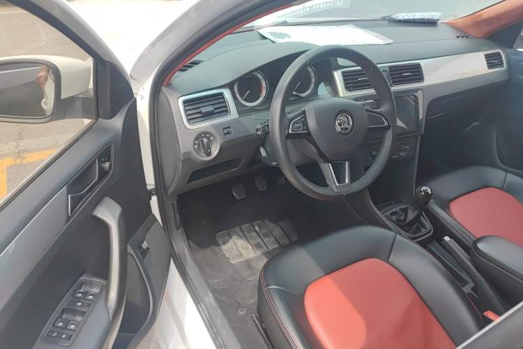 Used Skoda Rapid 2018 1.6L Manual Comfort Edition Interior 2