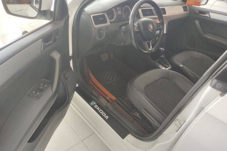 Used Skoda Rapid 2018 1.6L Automatic Comfort Edition Interior 2