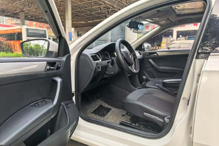 Used Skoda Rapid 2018 1.6L Manual Comfort Edition Interior 2