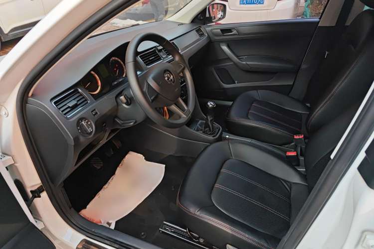 Used Skoda Rapid 2018 1.6L Manual Standard Edition Interior 3