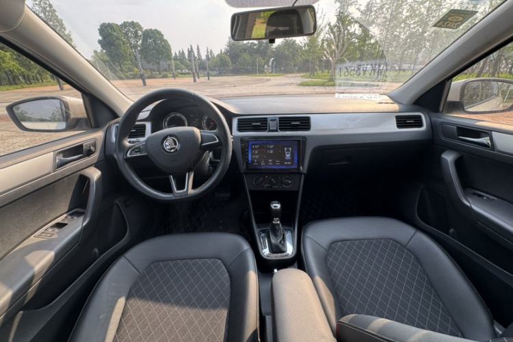 Used Skoda Rapid 2018 1.6L Automatic Comfort Edition Interior 3