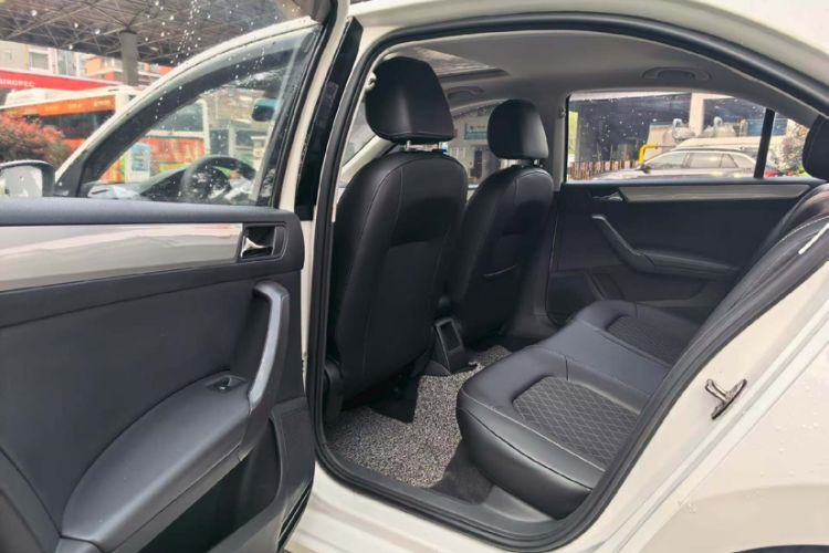 Used Skoda Rapid 2018 1.6L Manual Comfort Edition Interior 3
