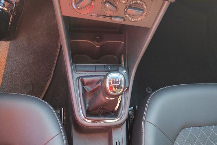 Used Skoda Rapid 2018 1.6L Manual Comfort Edition Interior 3