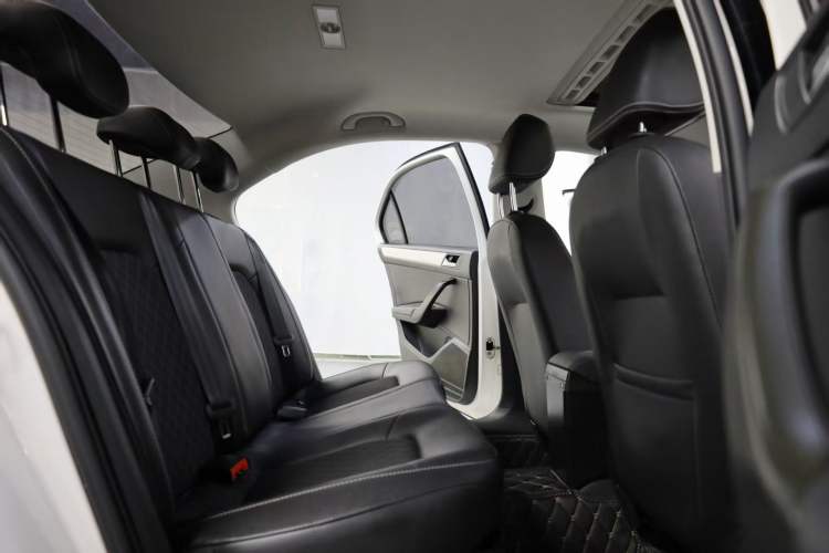 Used Skoda Rapid 2018 1.6L Automatic Comfort Edition Interior 3