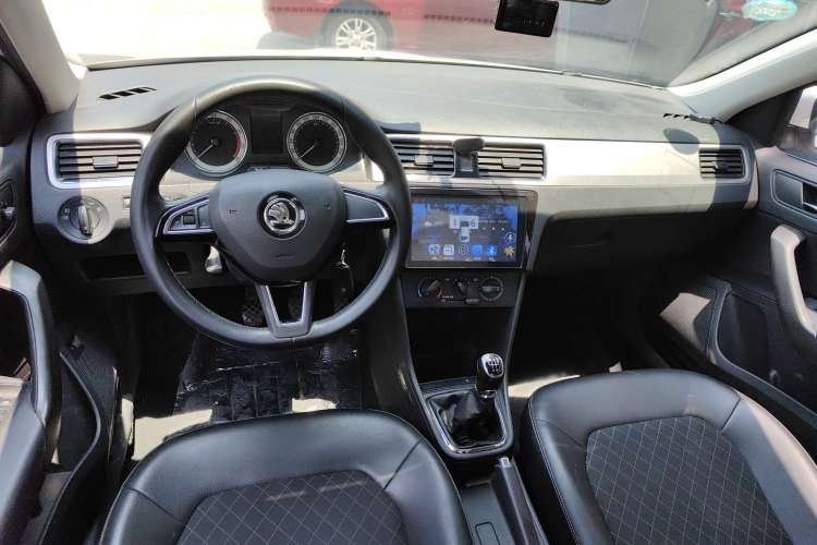 Used Skoda Rapid 2018 1.6L Manual Comfort Edition Interior 3