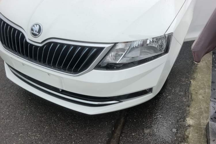 Used Skoda Rapid 2018 1.6L Automatic Comfort Edition Left Front Headlight