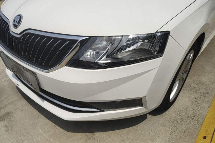 Used Skoda Rapid 2018 1.6L Automatic Comfort Edition Left Front Headlight
